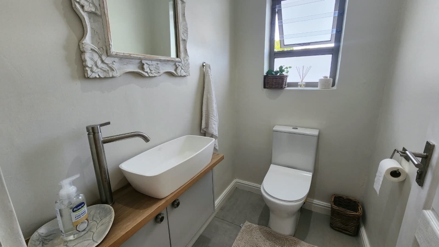 4 Bedroom Property for Sale in Loerie Park Western Cape